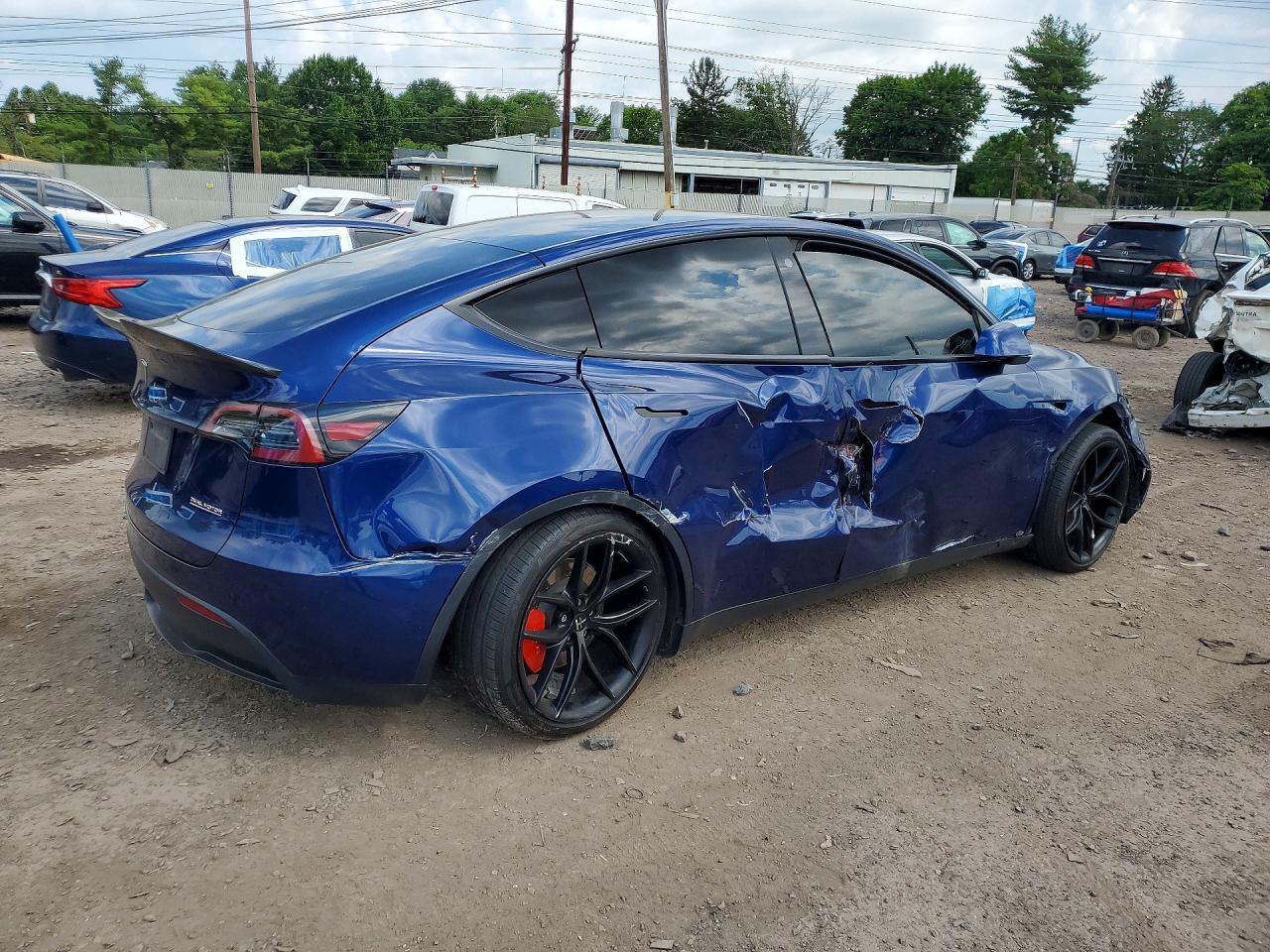 2023 Tesla Model Y - Фото 3