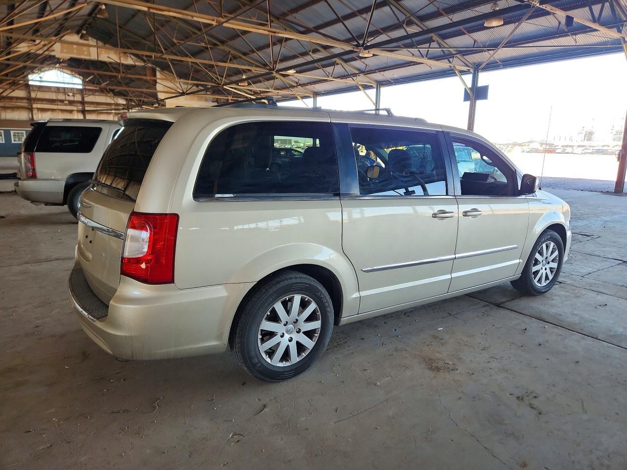 2013 Chrysler Town & Country Touring - Image 3