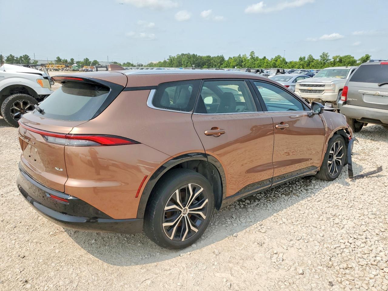 2025 Toyota Crown Signia Xle - Image 3