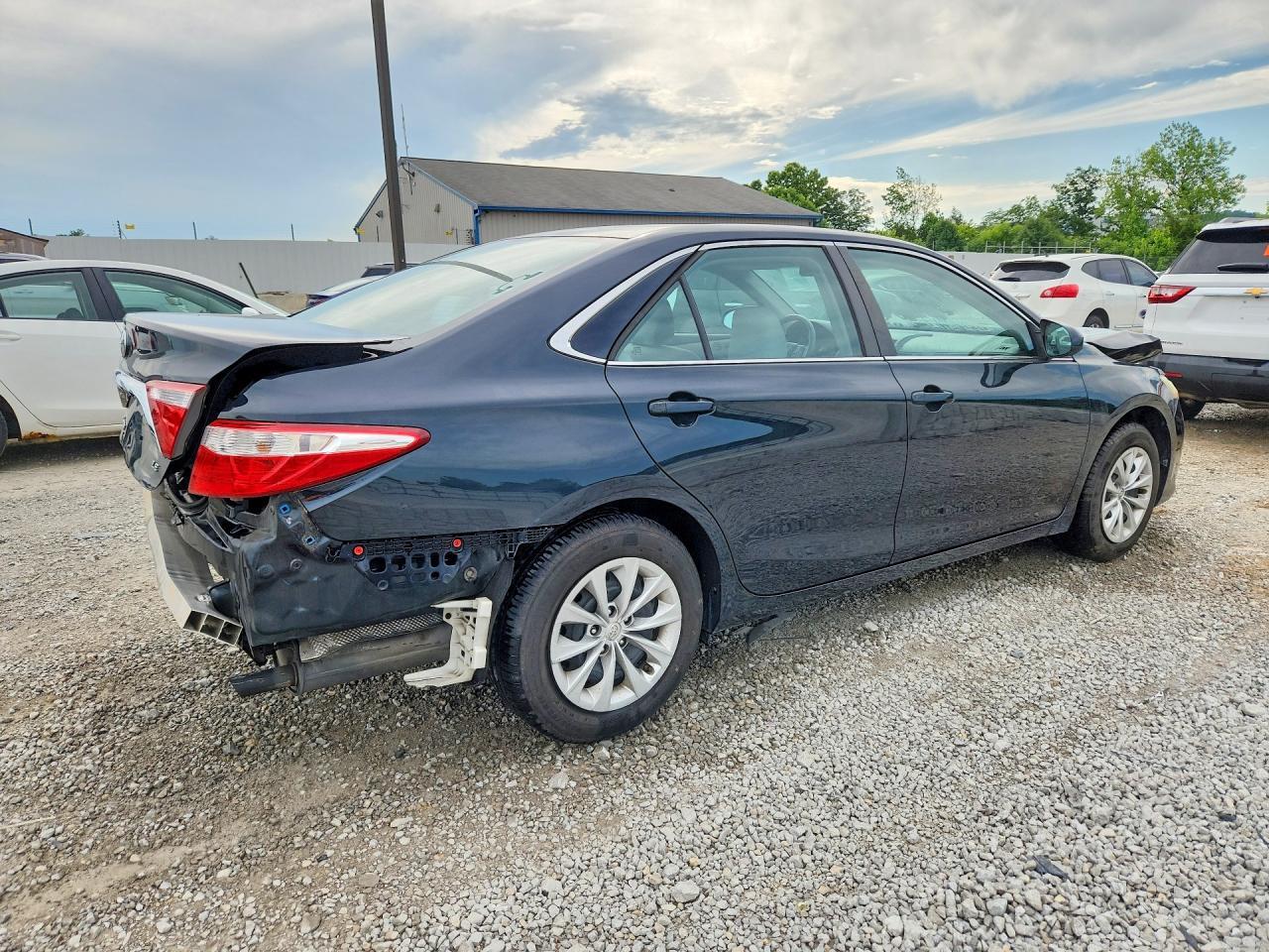 2015 Toyota Camry Le - Фото 3