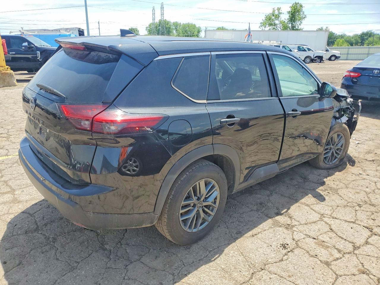 2024 Nissan Rogue S - Image 3