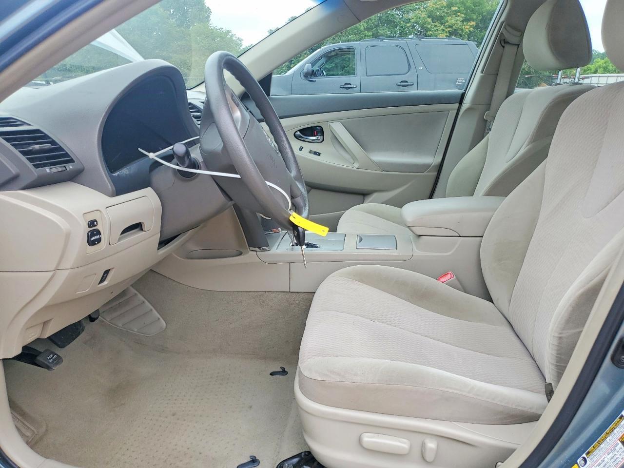 2010 Toyota Camry Le - Фото 7