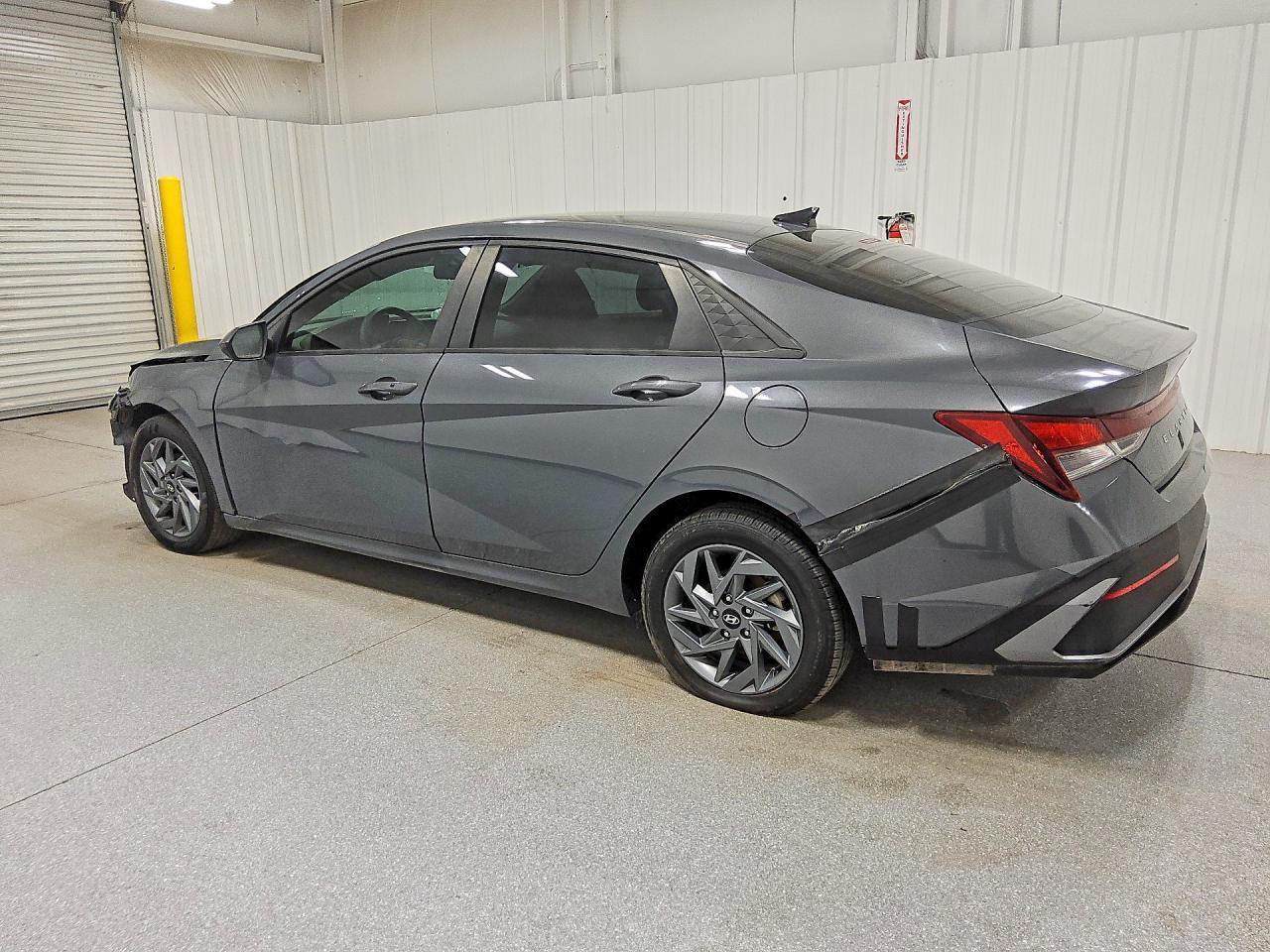 2024 Hyundai Elantra Sel - Image 2