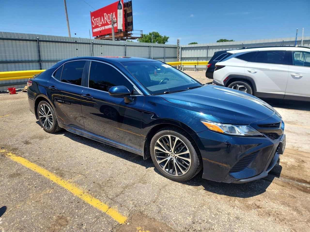 2020 Toyota Camry Se - Фото 4