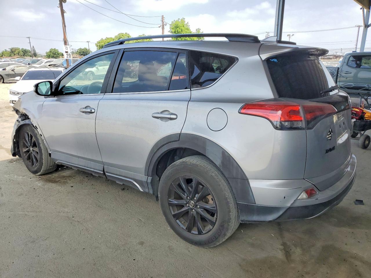 2018 Toyota Rav4 Adventure - Фото 2