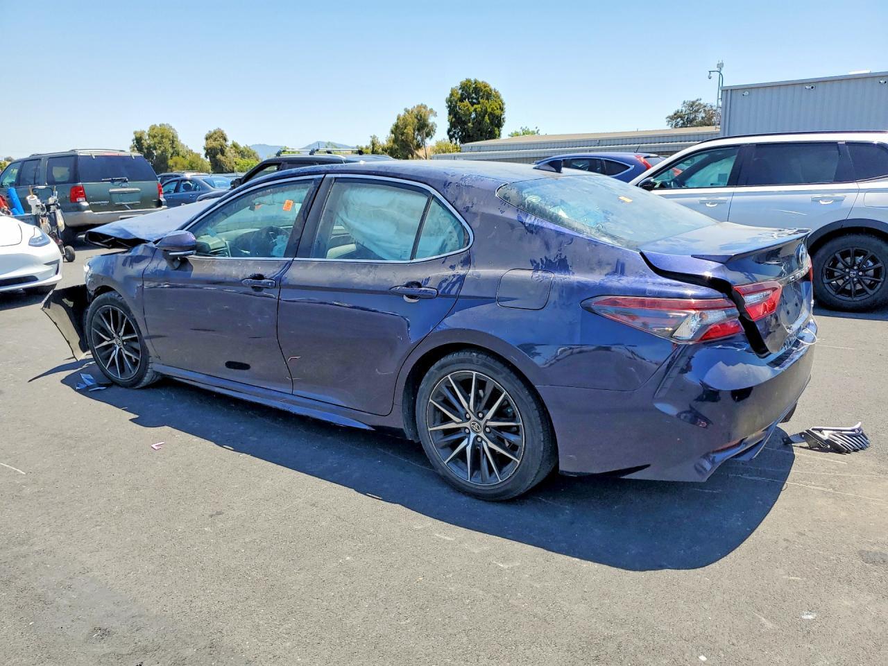 2022 Toyota Camry Se - Фото 2