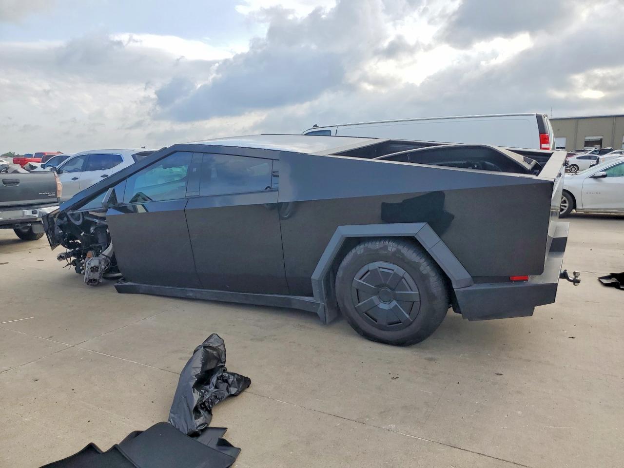 2024 Tesla Cybertruck - Фото 2