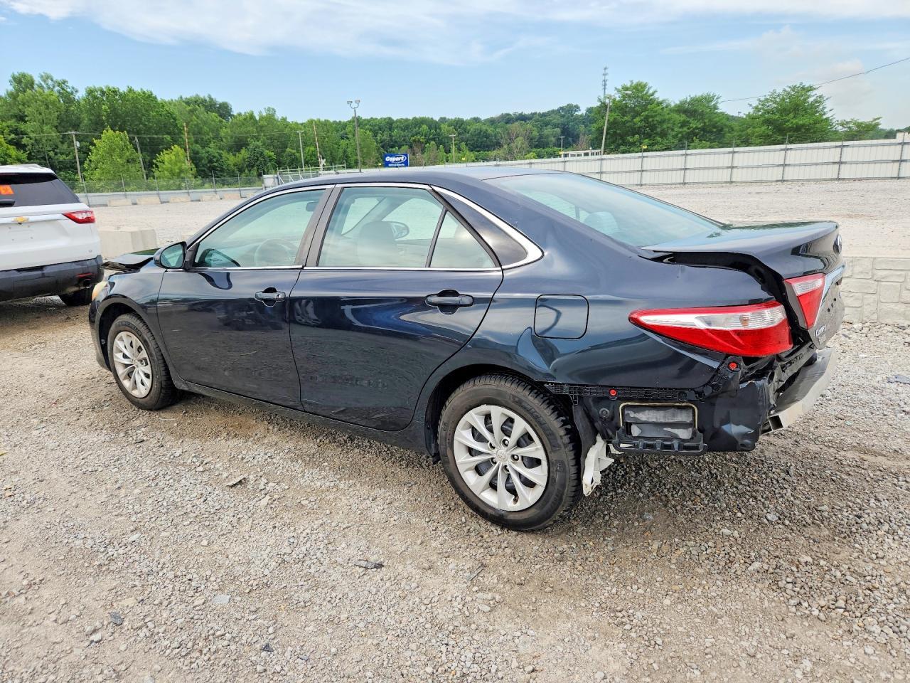 2015 Toyota Camry Le - Фото 2