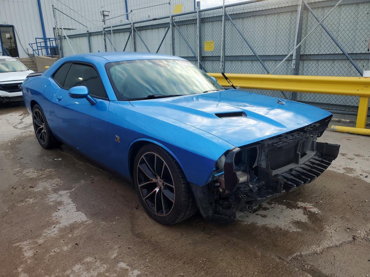 2016 Dodge Challenger R - Image 4