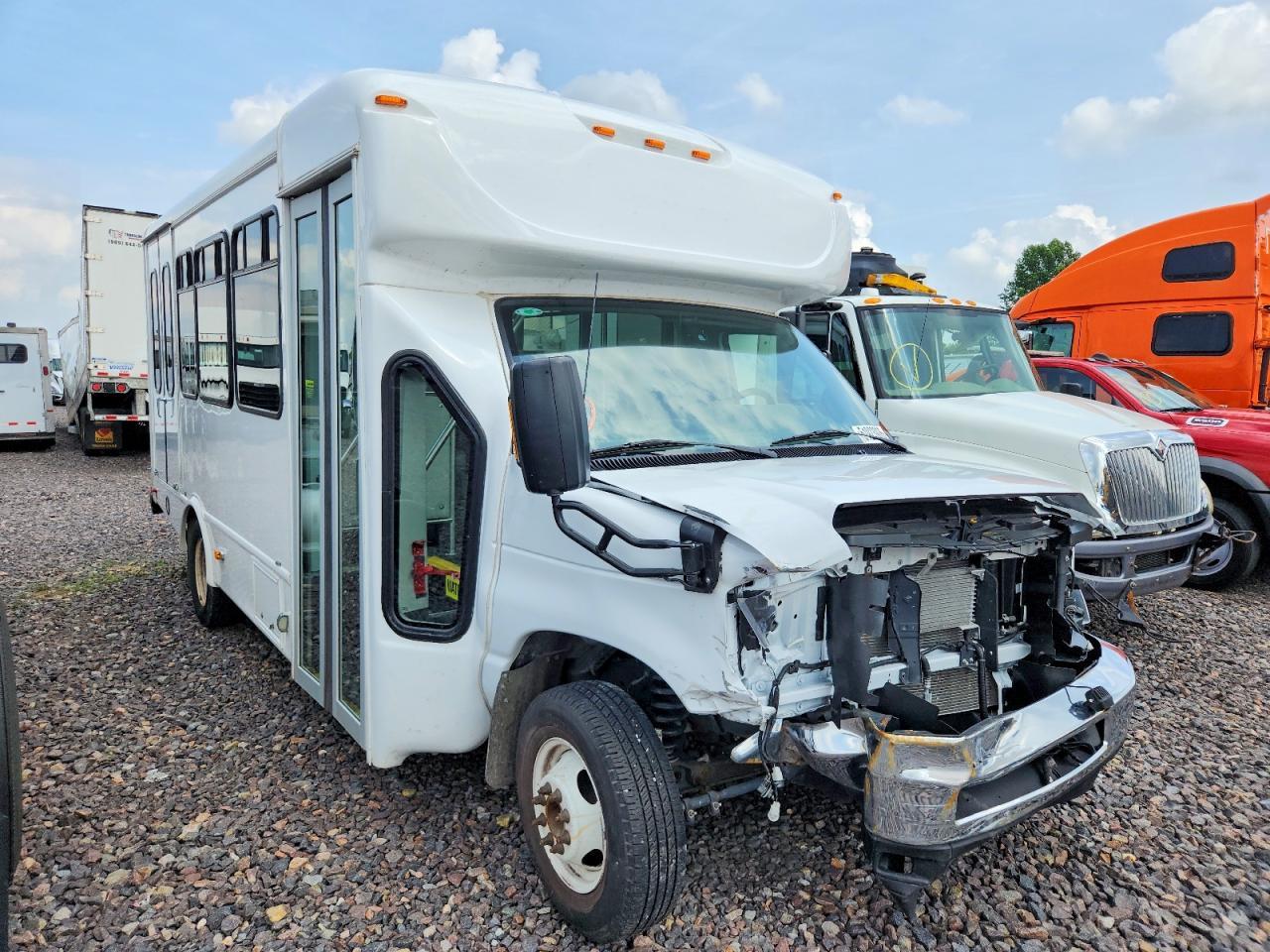 2025 Ford Econoline E450 Super Duty Cutaway Van