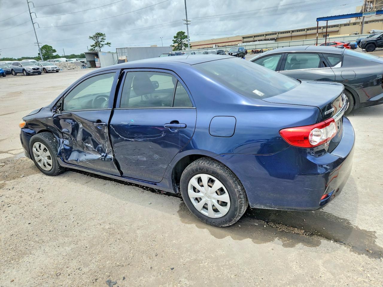 2013 Toyota Corolla L - Фото 2