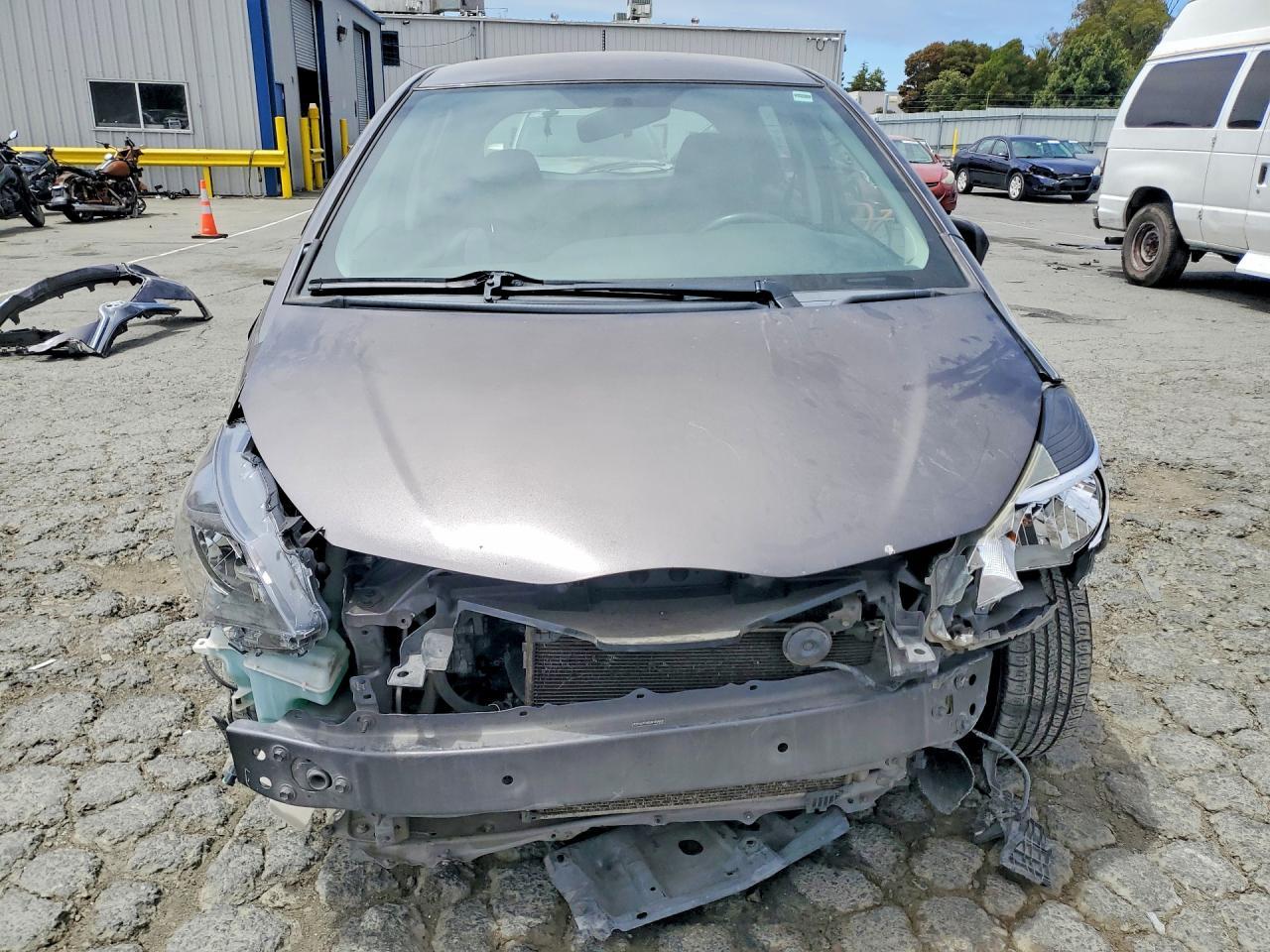 2015 Toyota Yaris 5-Door L - Фото 5