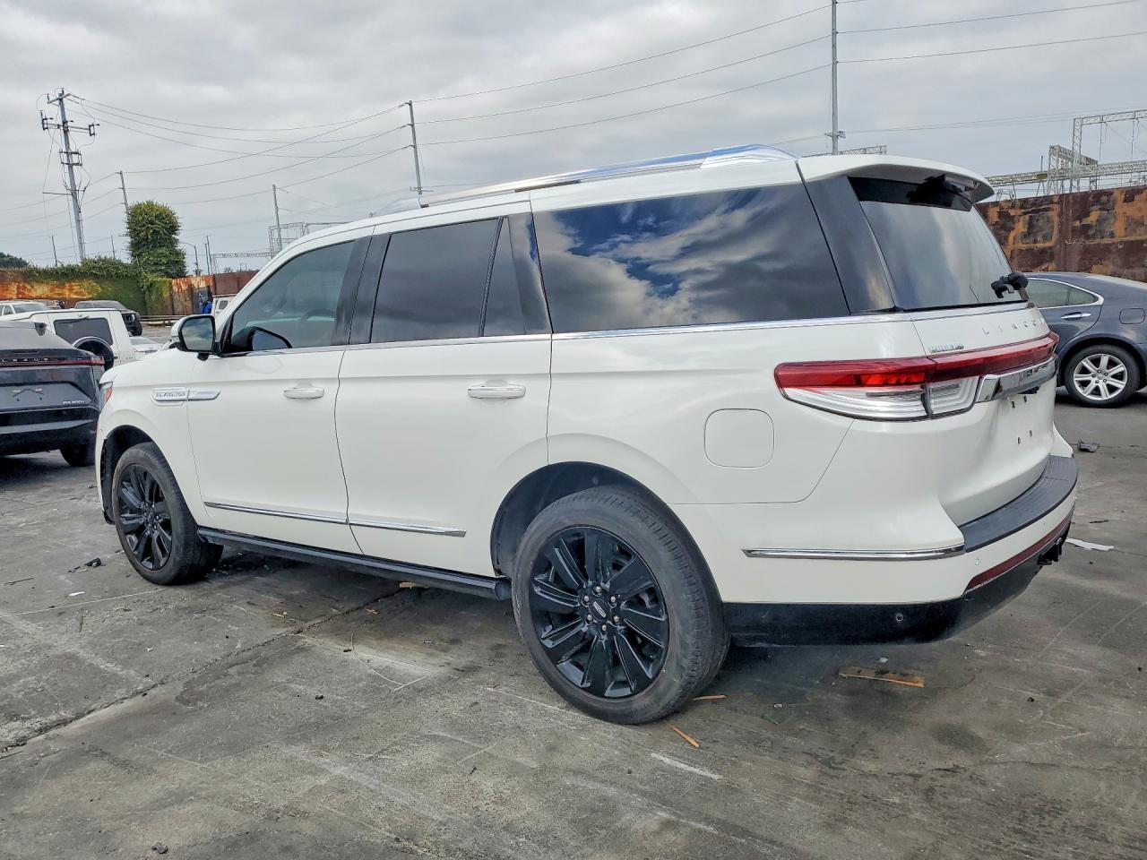 2024 Lincoln Navigator Reserve - Image 2
