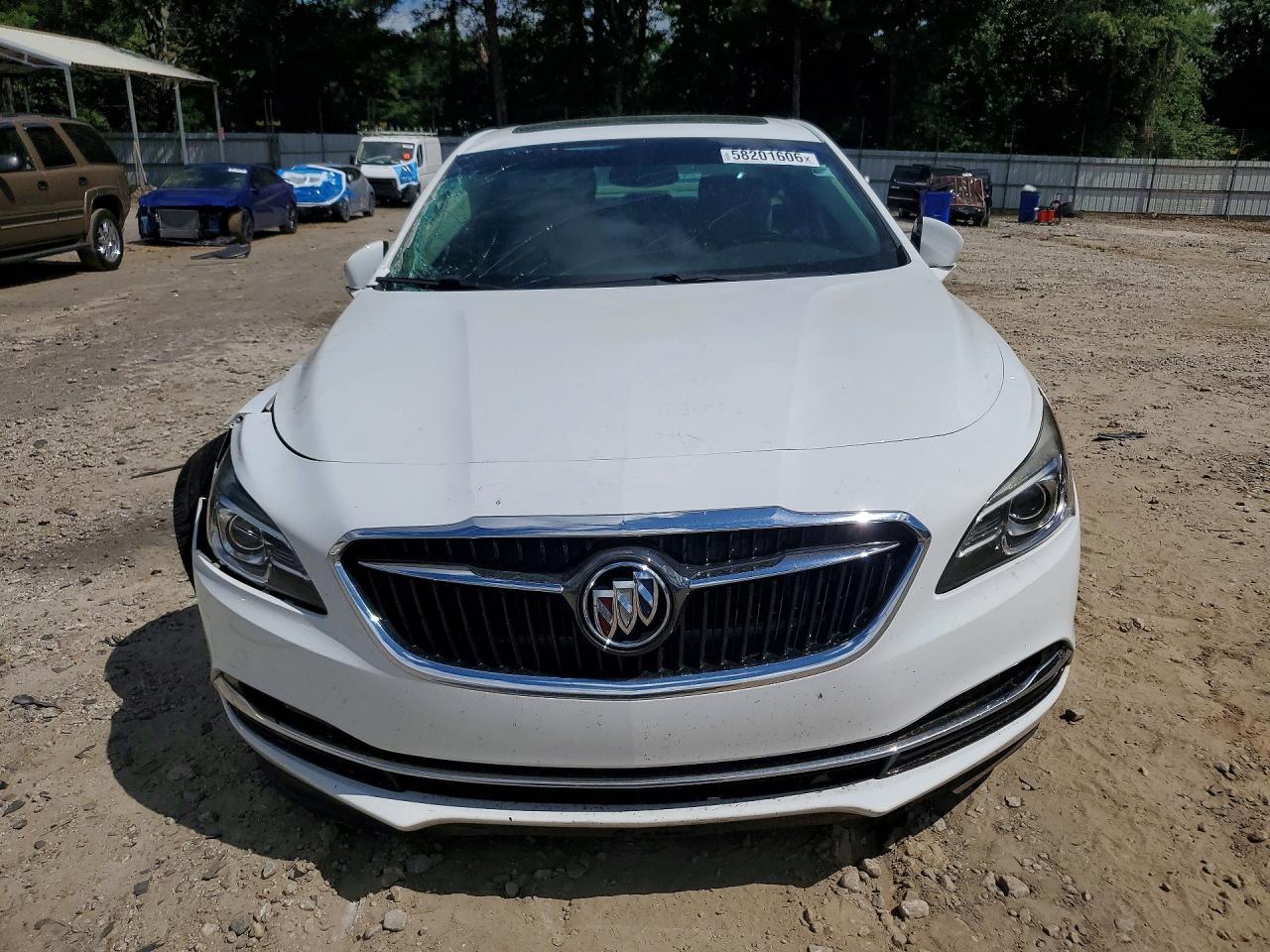 2017 Buick Lacrosse Essence - Image 5