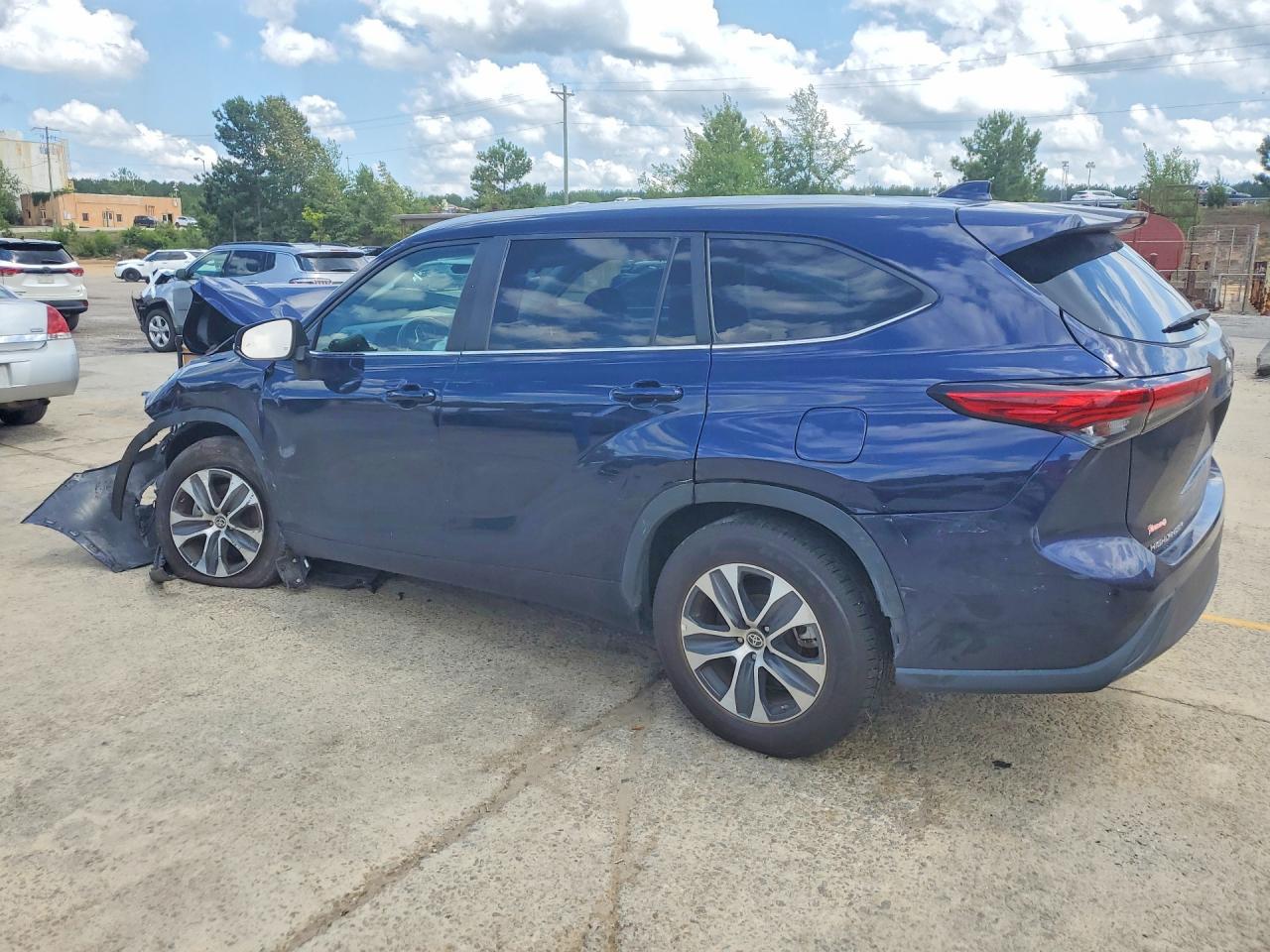 2023 Toyota Highlander Xle - Image 2