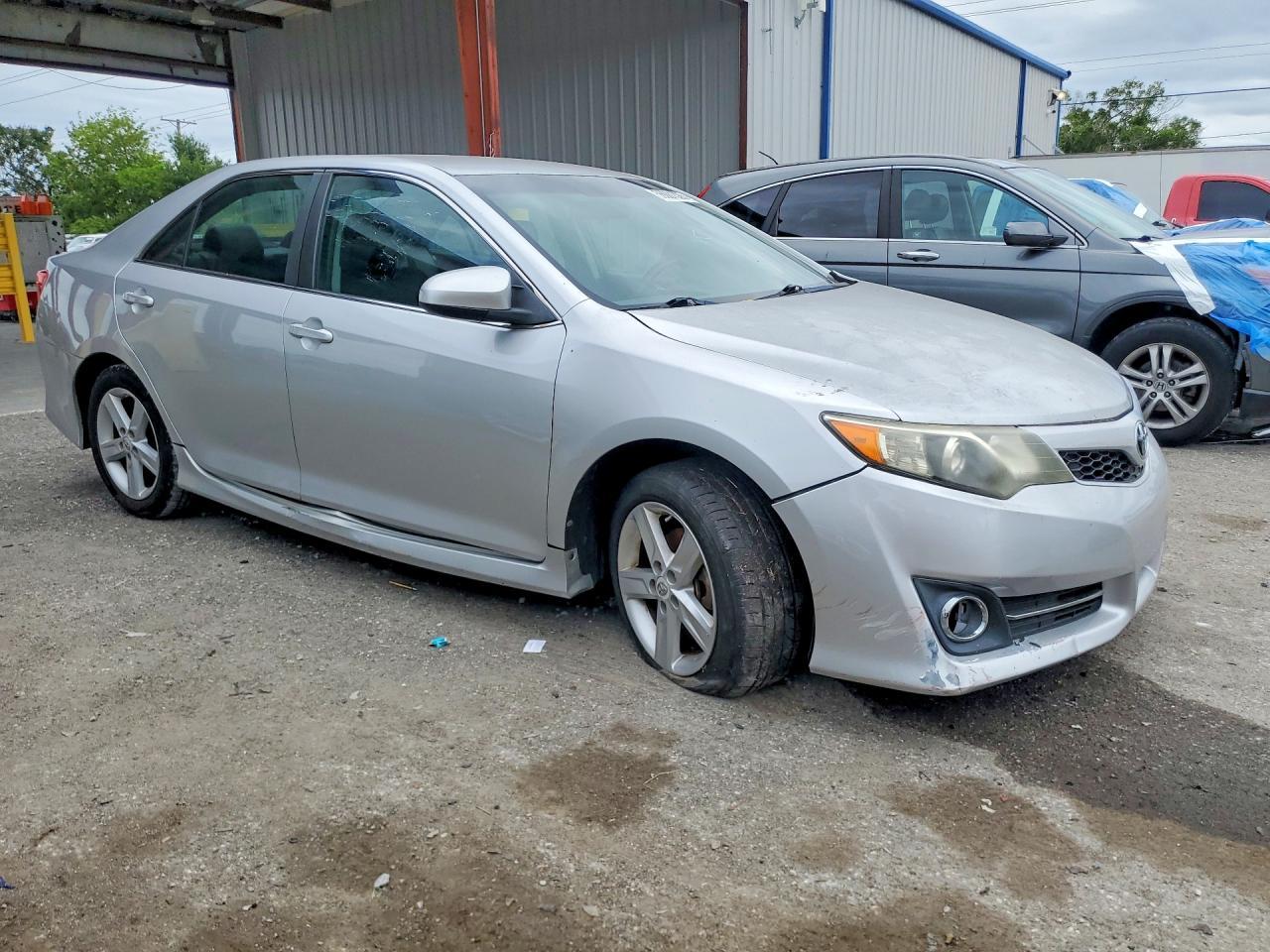 2012 Toyota Camry Se - Image 4