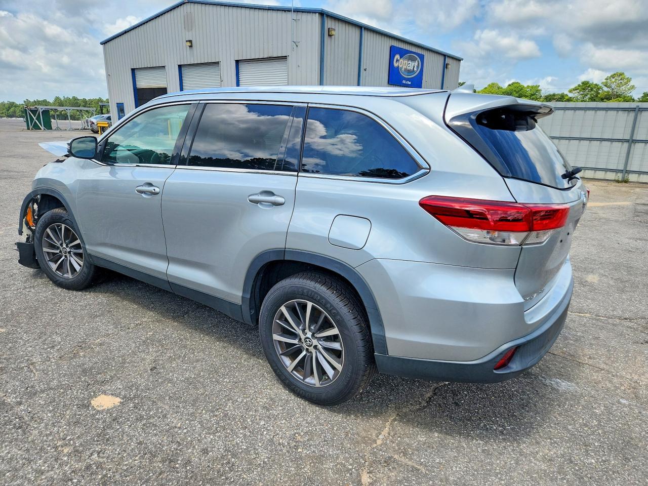 2019 Toyota Highlander Se - Фото 2