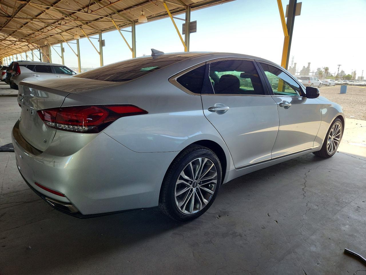 2015 Hyundai Genesis 3.8L - Фото 3