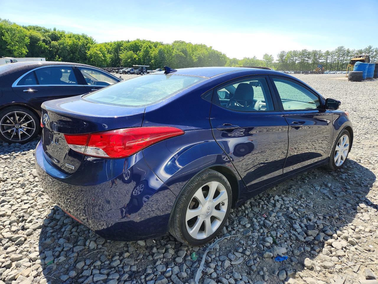 2013 Hyundai Elantra Limited - Image 3
