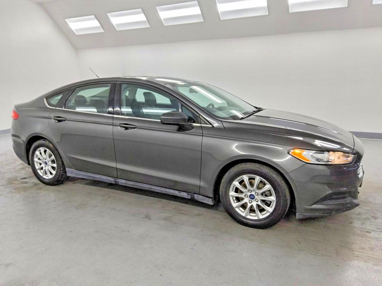 2016 Ford Fusion S - Image 4