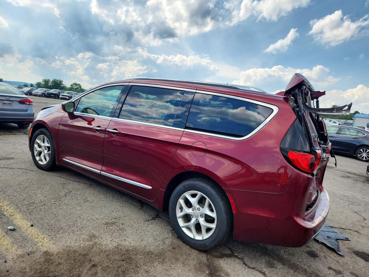 2017 Chrysler Pacifica Touring L Plus - Фото 2