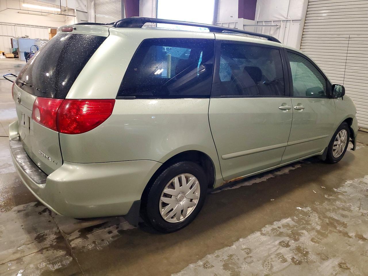 2006 Toyota Sienna Le 7 Passenger - Фото 3