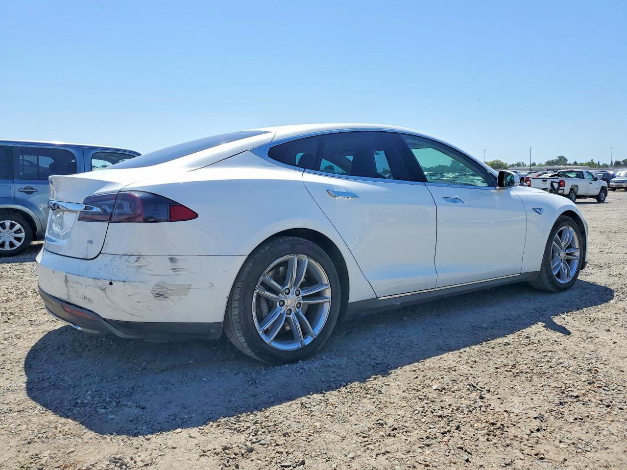 2015 Tesla Model S - Фото 3