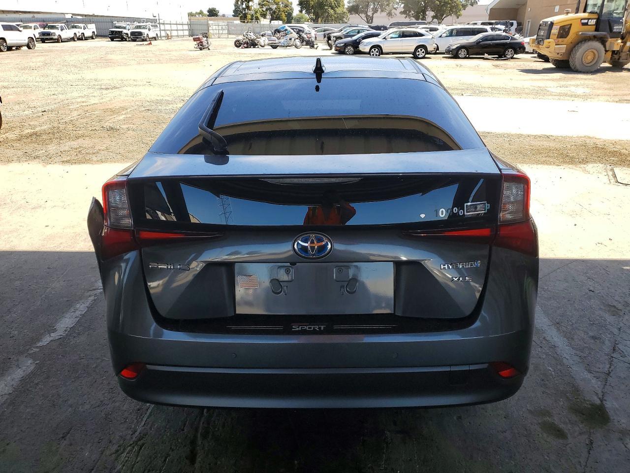 2021 Toyota Prius L Eco - Фото 6