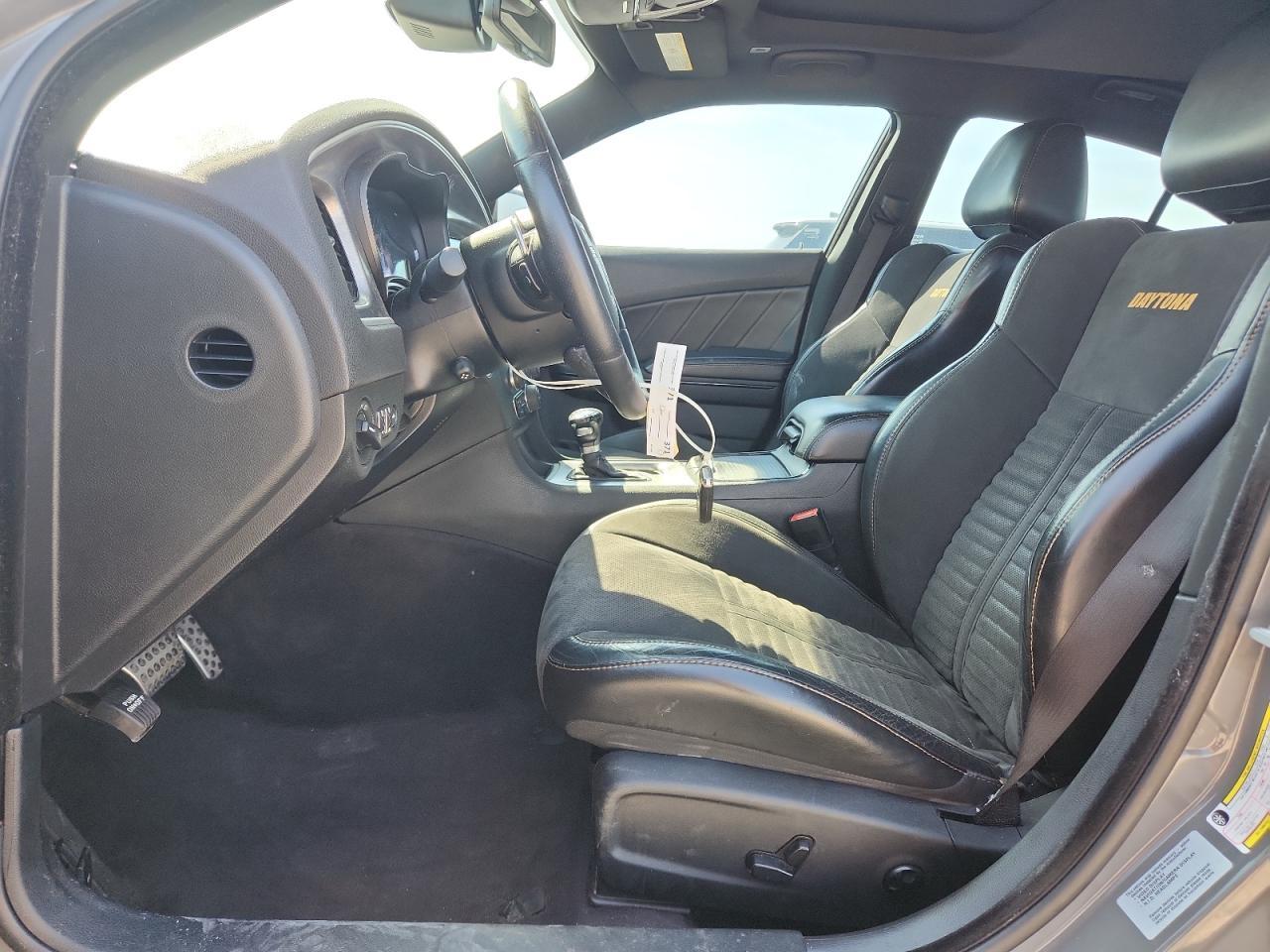 2017 Dodge Charger R - Image 7