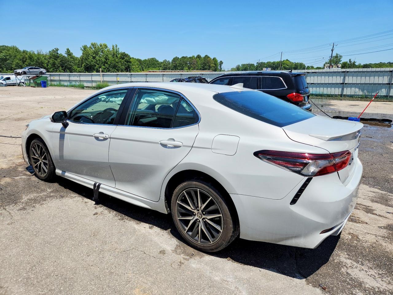 2024 Toyota Camry Se - Фото 2