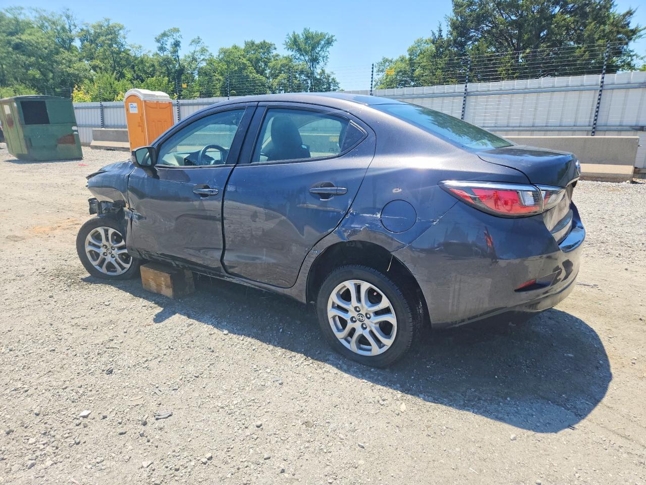 2016 Scion Ia Base - Фото 2