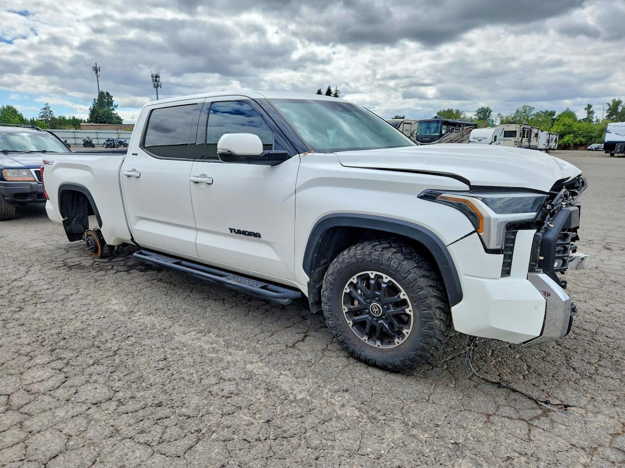 2022 Toyota Tundra Crewmax - Image 4