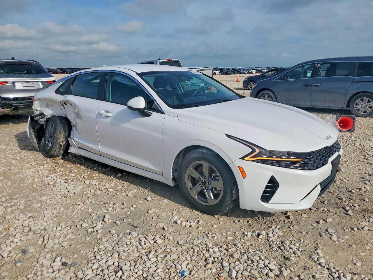 2022 Kia K5 - Фото 4