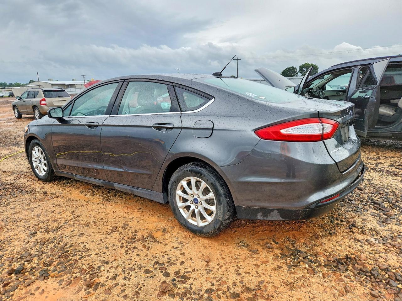 2015 Ford Fusion S - Фото 3