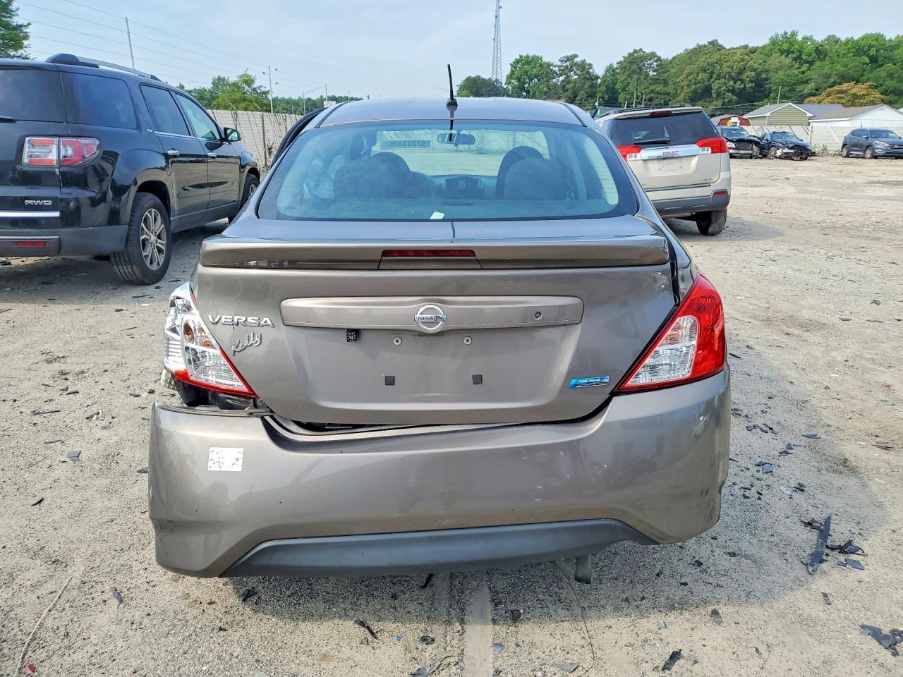 2015 Nissan Versa 1.6 S Plus - Image 6