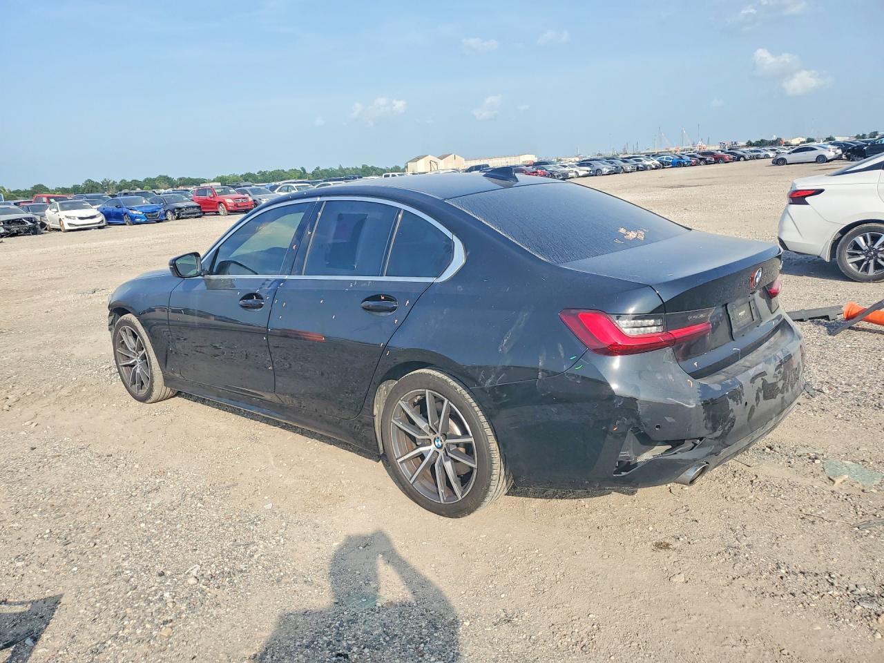 2022 BMW 330I - Фото 2