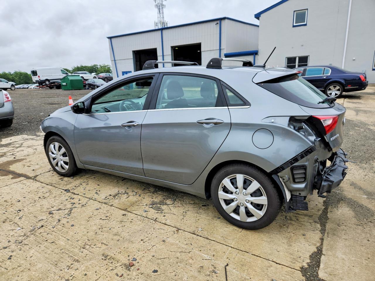 2017 Hyundai Elantra Gt Base - Фото 2