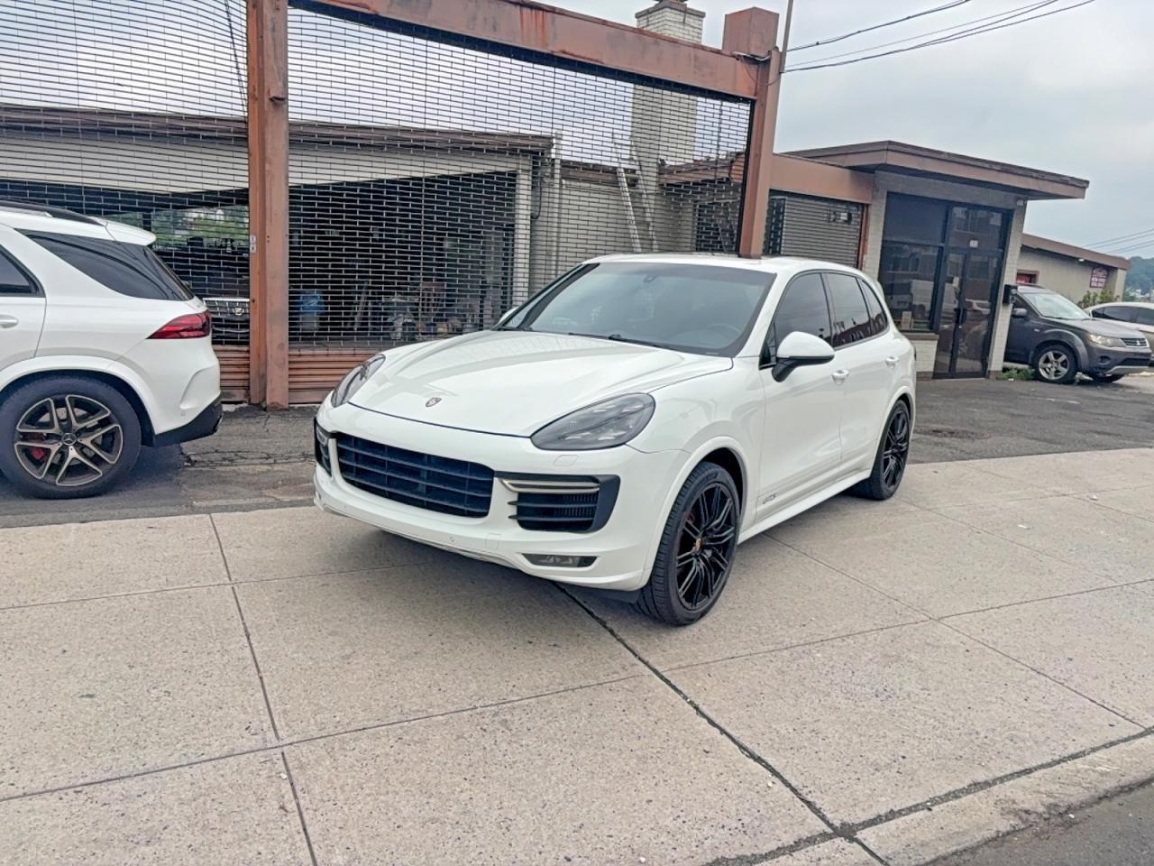 2016 Porsche Cayenne Gts - Фото 2