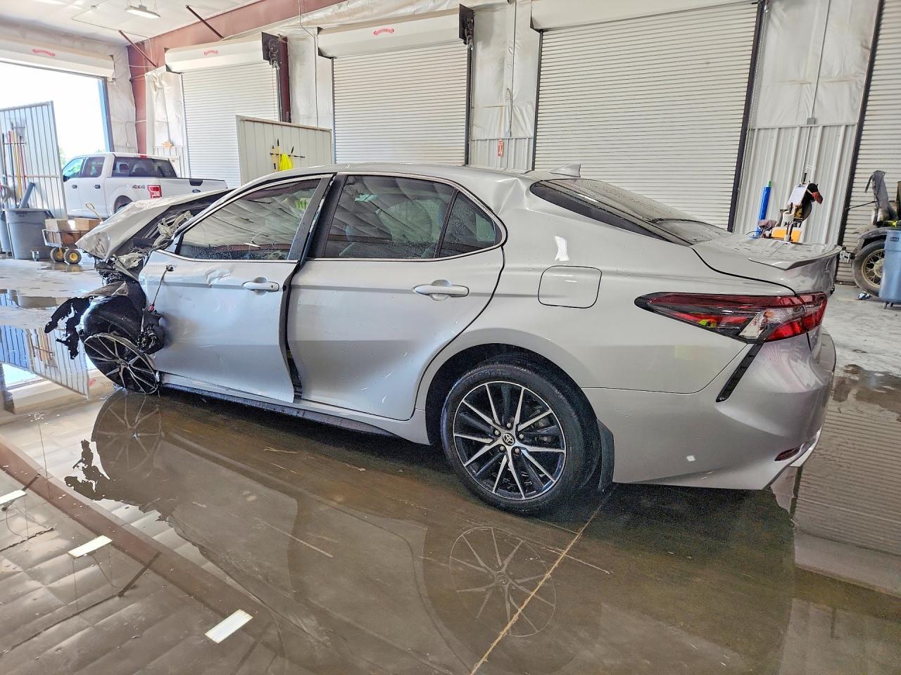 2024 Toyota Camry Se - Фото 2
