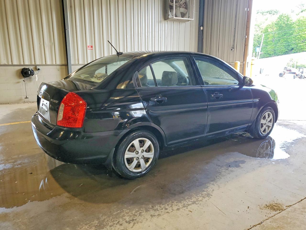 2011 Hyundai Accent Gls - Фото 3