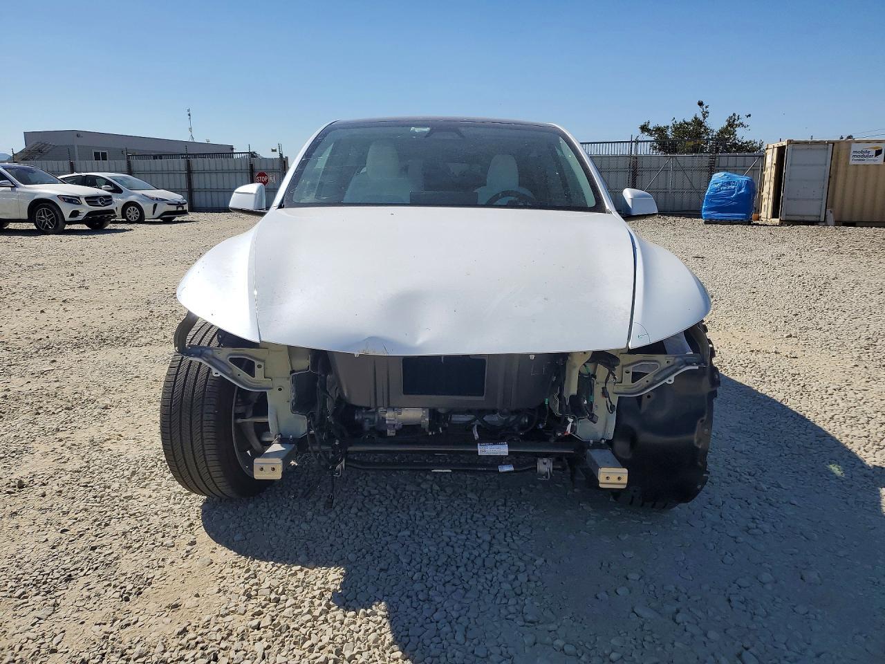 2026 Tesla Model Y - Фото 5