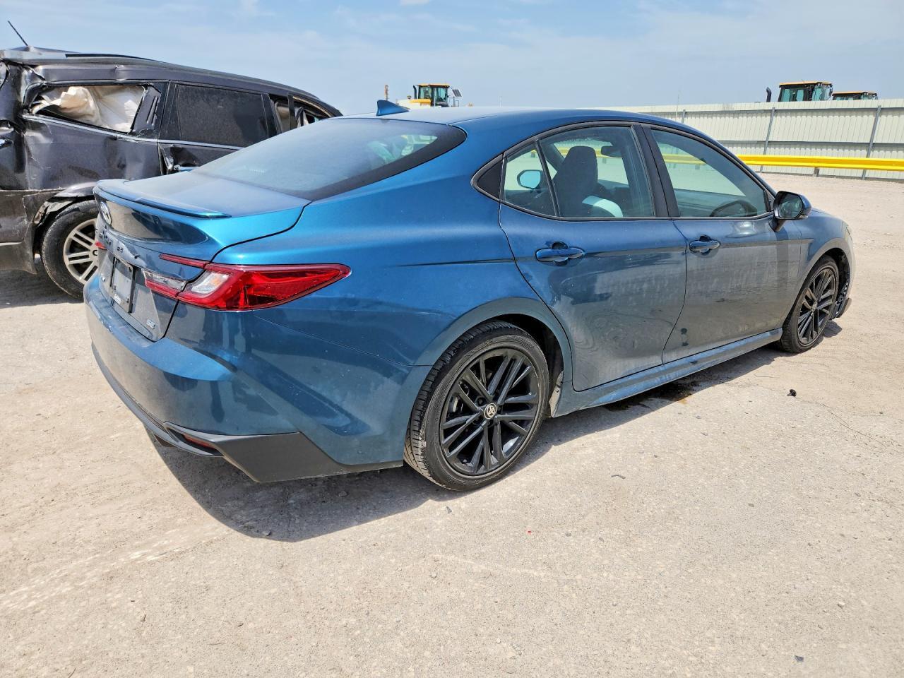 2025 Toyota Camry Se - Фото 3