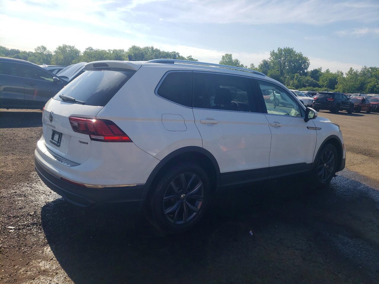 2022 Volkswagen Tiguan Se - Image 3