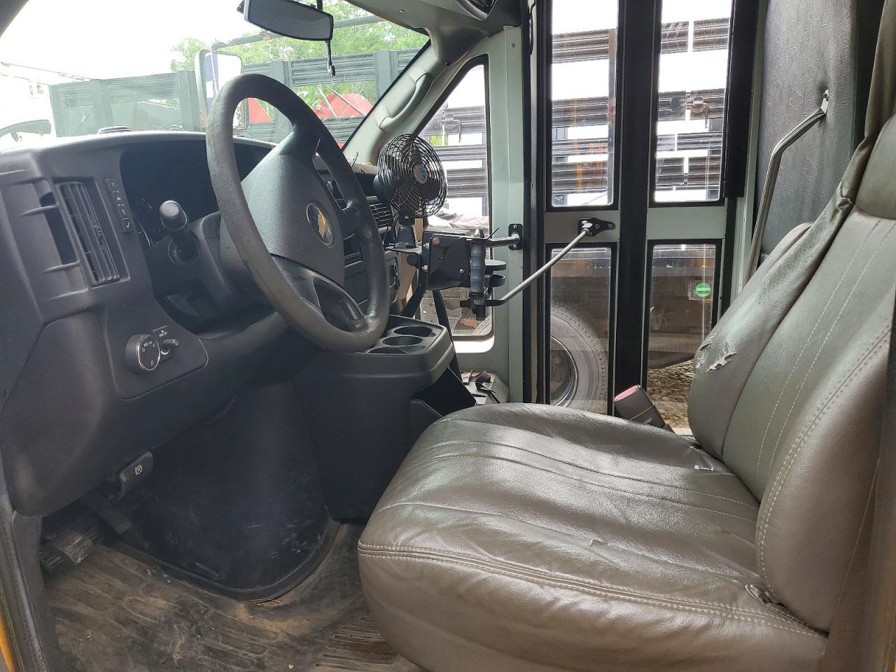 2011 Chevrolet Express G3 - School Bus - Фото 5