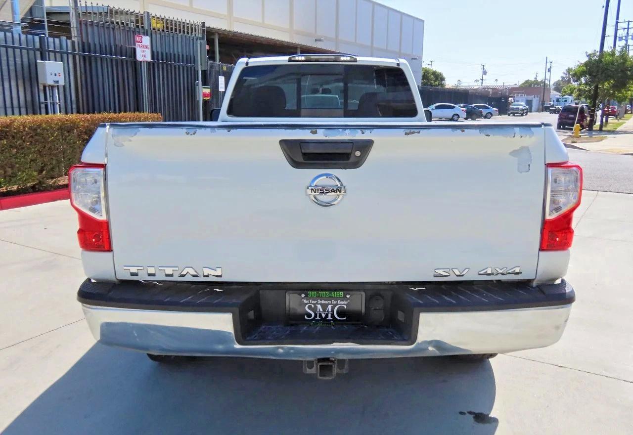 2017 Nissan Titan Sv - Image 6