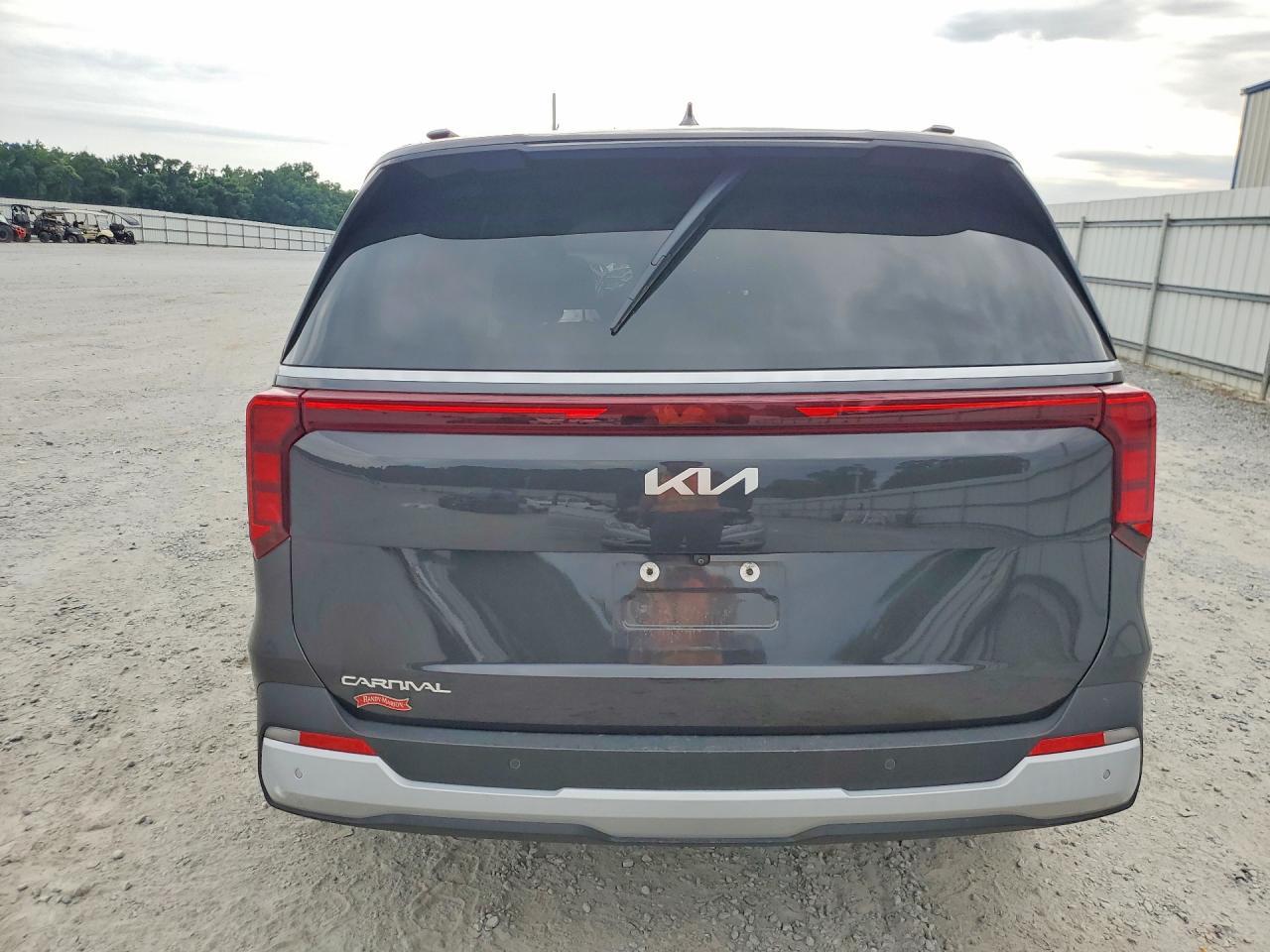 2025 Kia Carnival Ex - Image 6
