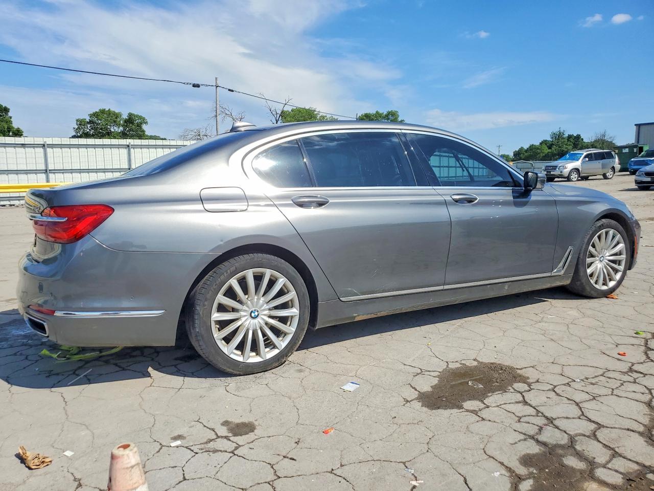 2016 BMW 740 I - Фото 3