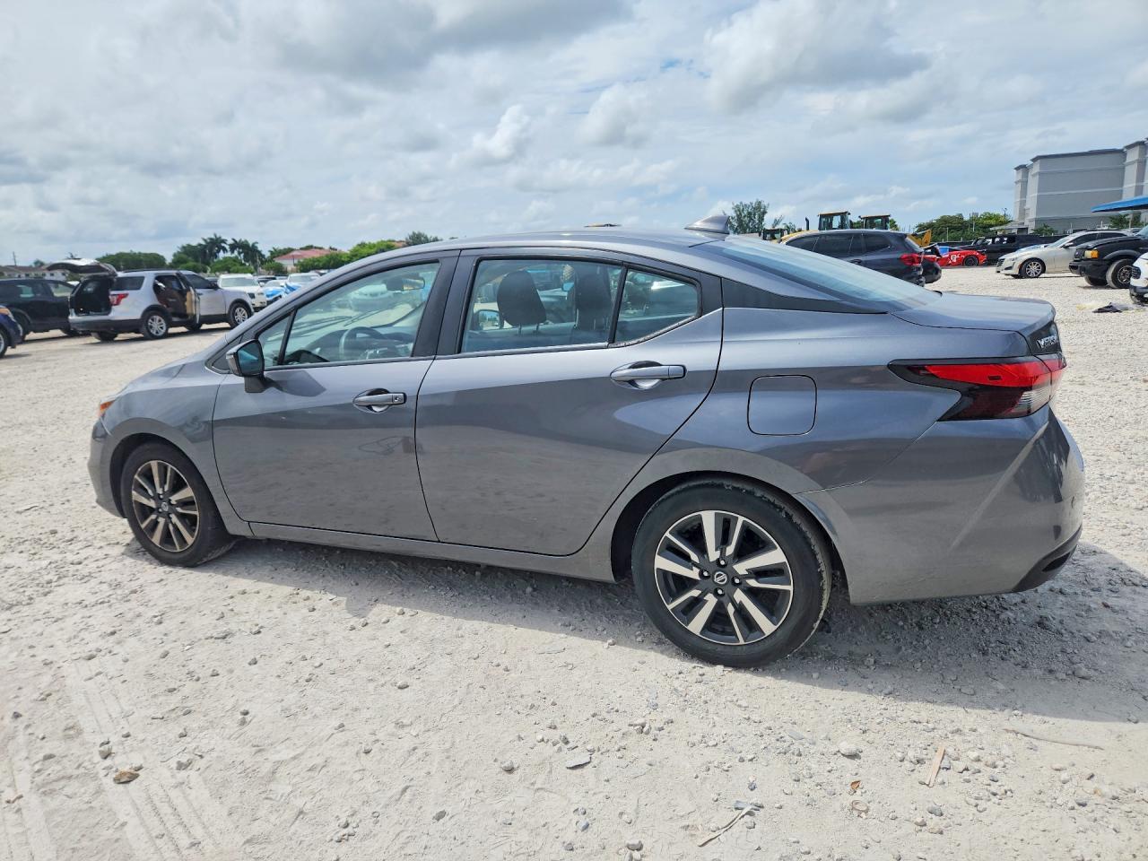 2021 Nissan Versa Sv - Фото 2