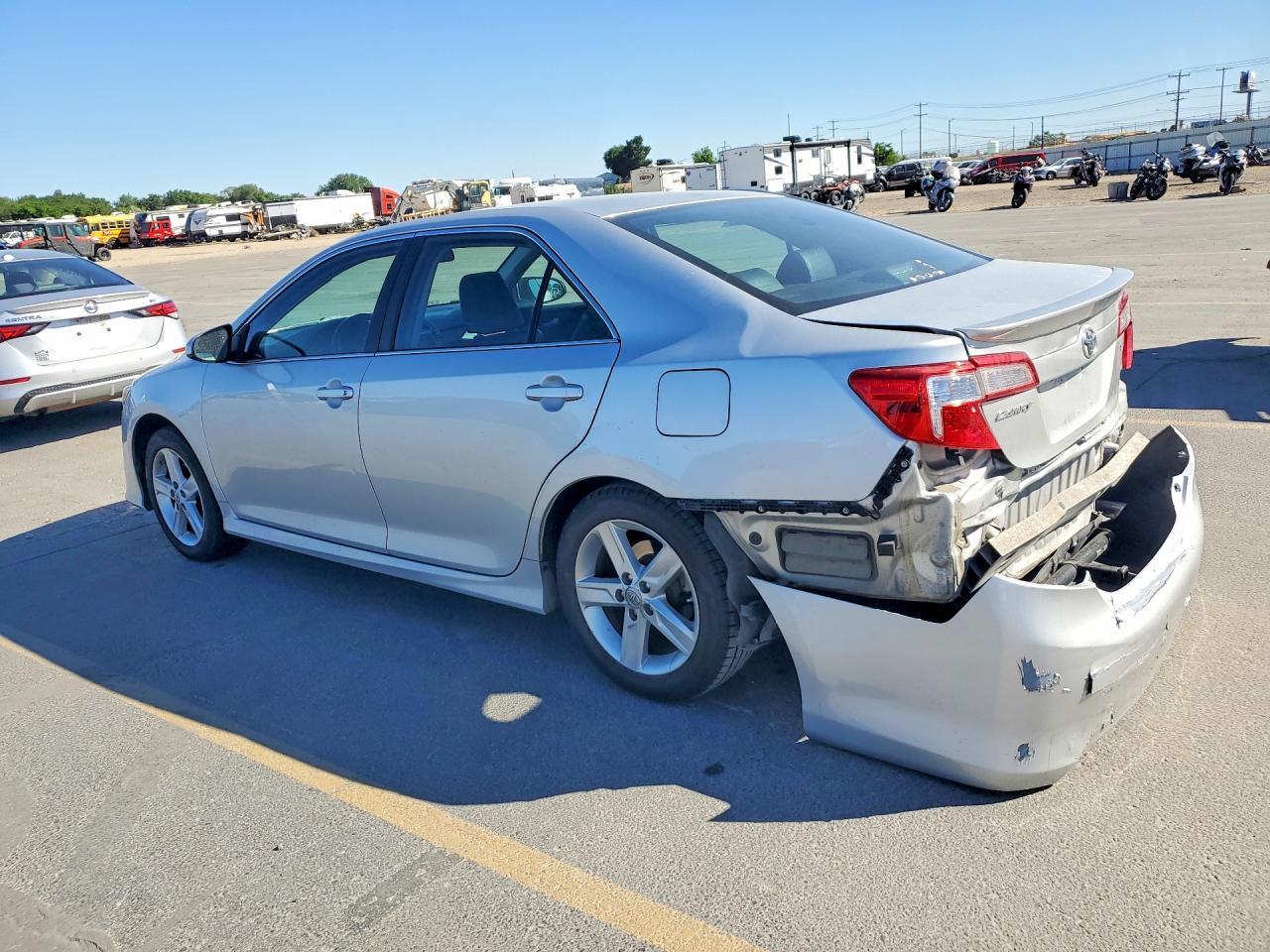 2014 Toyota Camry Se - Image 2