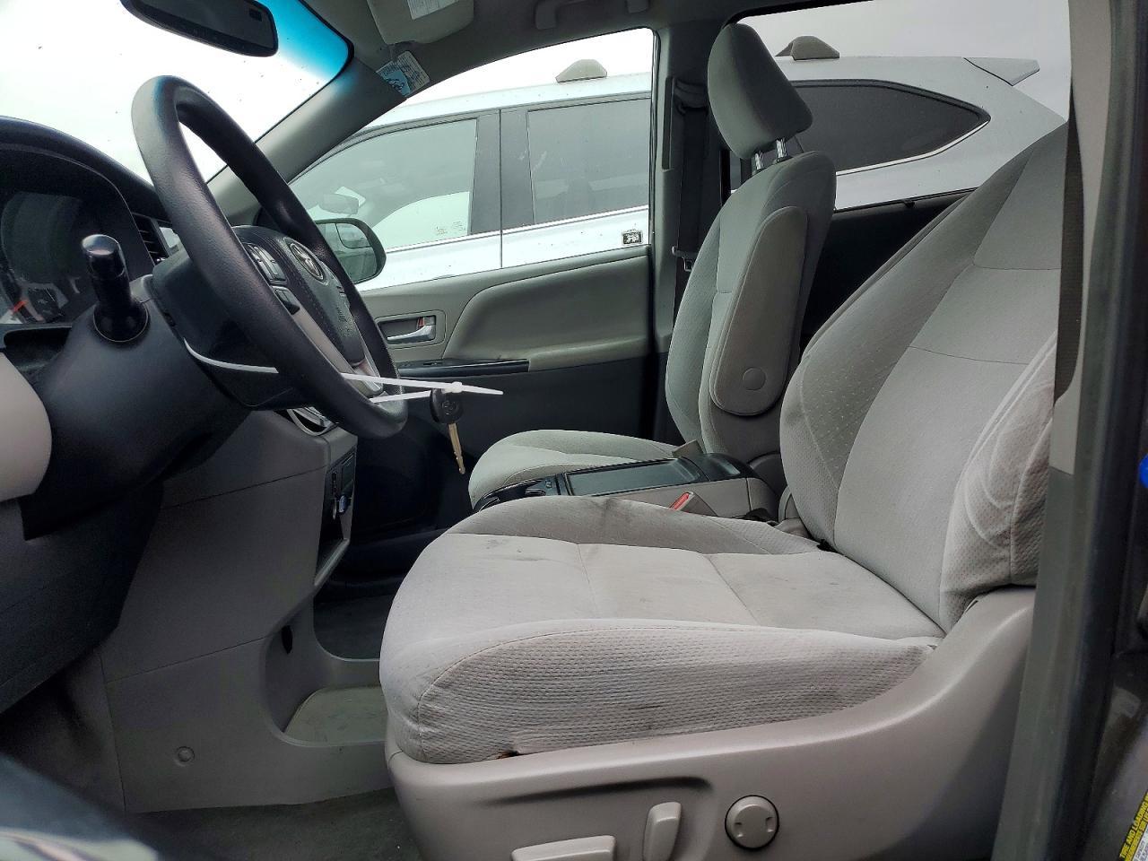2017 Toyota Sienna Le - Фото 7